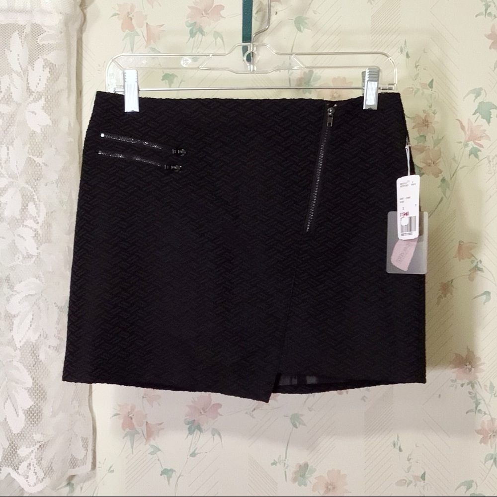 Forever 21 Black Mini Skirt - Picture 1 of 3